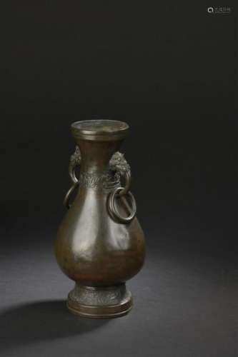 Vase en bronze Chine, XIXe siècle Balustre, reposa...;