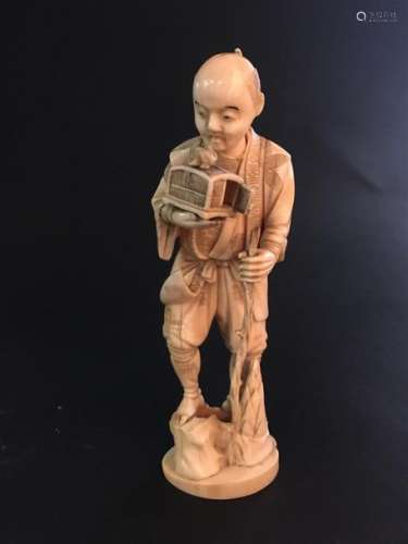 Statuette de marchand en ivoire Japon, circa 1910 ...;