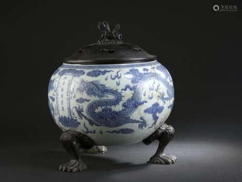 Grande vasque en porcelaine bleu blanc Chine, XIXe...;