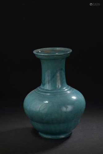Vase en porcelaine à glaçure turquoise Chine, XVII...;