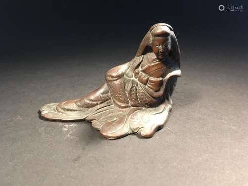 Statuette de femme en bronze Japon, début du XXe s...;
