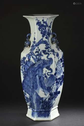 Grand vase en porcelaine bleu blanc Chine, début d...;