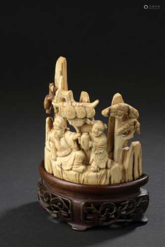 Groupe en ivoire sculpté Chine, début du XXe siècl...;