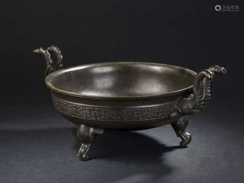 Grand brûle parfum en bronze Chine, XIXe siècle La...;