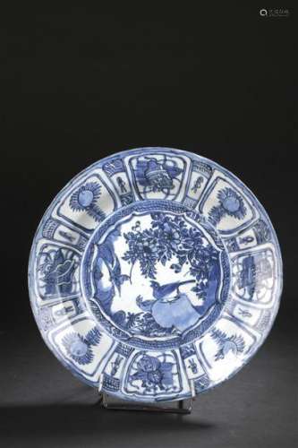 Plat en porcelaine bleu blanc, Kraak Chine, époque...;