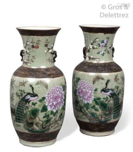 Nankin, vers 1900\t \nPaire de vases balustre en por…