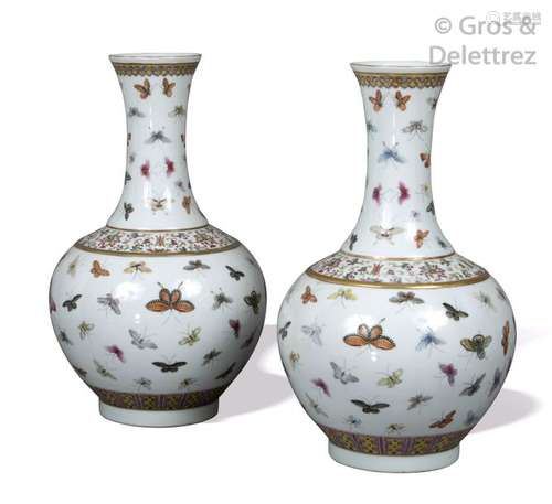 Chine, période Guangxu\t \nPaire de vases pansus à l…