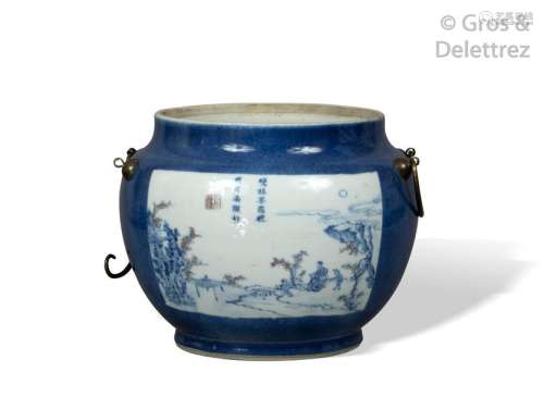 Chine, XIXe siècle Bouillon en porcelaine et émaux…