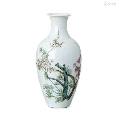 Vase in Chinese porcelain, Minguo