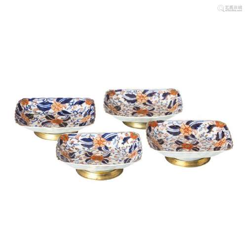 Four saucers in japanese porcelain, Imari