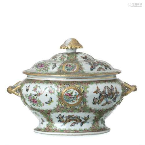Rosemedallion large tureen in Chinese porcelain