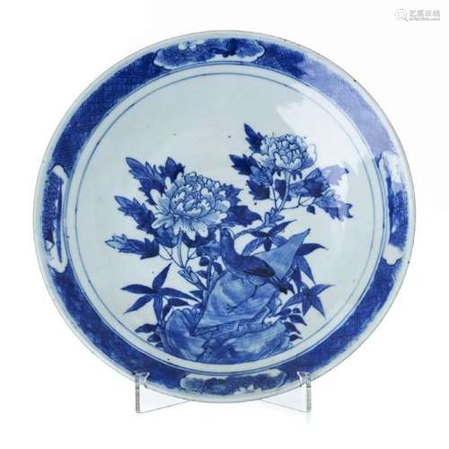 Dish 'bird among flowers' in Chinese porcelain