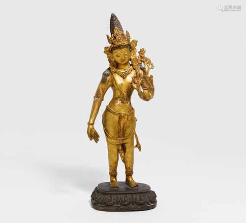 GROßE FIGUR DES PADMAPANI. Wohl Mongolei. Bronze, teilweise vergoldet. Sockel verschlossen. G.2437g,