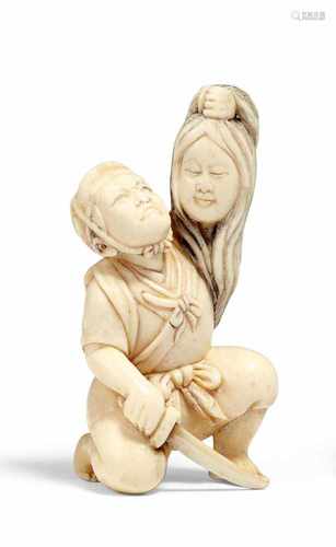 NETSUKE: ENDO MORITO MIT DEM HAUPT VON KESA. Japan. 19. Jh. Elfenbein mit glänzender Patina. Auf dem