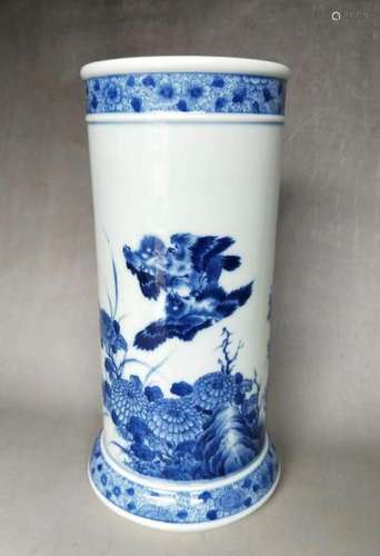 A BLUE AND WHITE BRUSHPOT.BITONG .REPUBLIC PERIOD