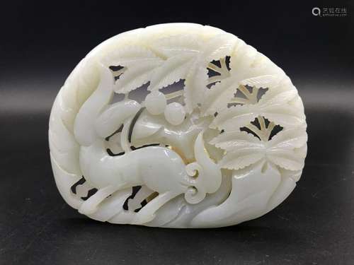 A CARVED OPEN-WORK JADE PENDANT.ANTIQUE