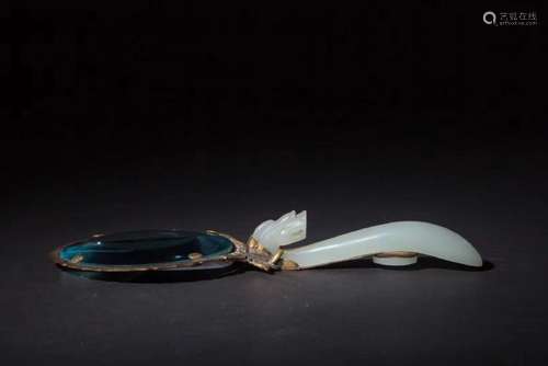 A WHITE JADE BELT-HOOK MANGNIFIER.QING DYNASTY