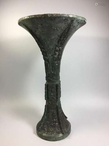 A BRONZE RITUAL WINE VESSEL.SHANG PERIOD