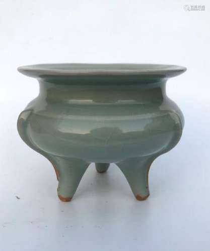 A LONGQUAN-CELADON TRIPOD CENSER.ANTIQUE