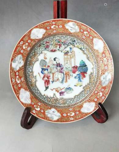 A FAMILLE-ROSE DISH.QING DYNASTY