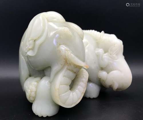 A WHITE JADE CARVING OF ELEPHANT.ANTIQUE