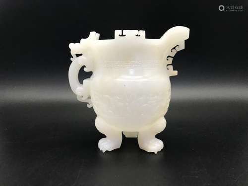 A CARVED WHITE JADE DRAGON CUP.ANTIQUE