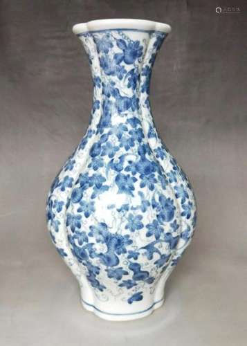 A BLUE AND WHITE 'DOUBLE-GOURD' CASE.MARK OF QIANLONG