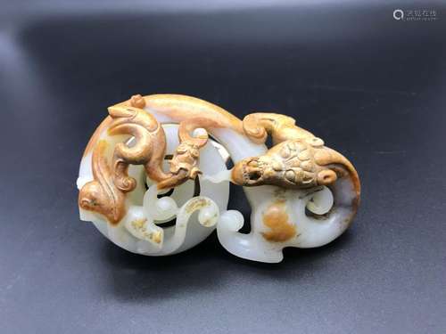 A CARVED JADE DRAGON  PENDANT.ANTIQUE