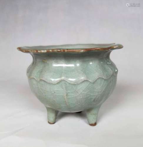 A GUAN-TYPE TRIPOD CENSER.ANTIQUE