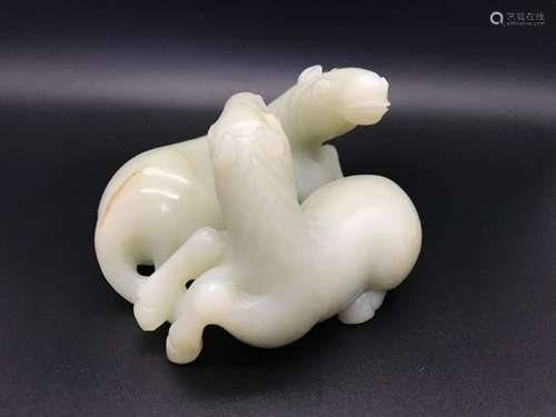 A WHITE JADE CARVING OF HORSE GROUP.QING DYNASTY