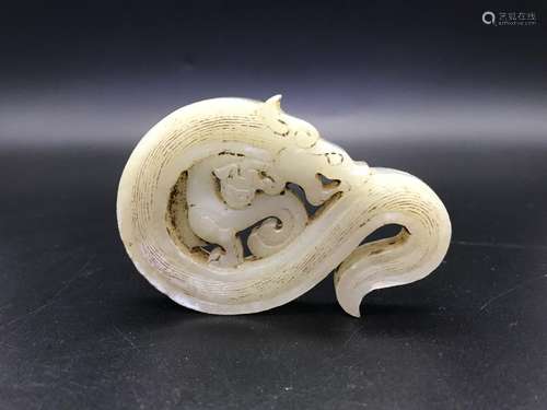 A CARVED WHITE JADE DRAGON PENDANT.ANTIQUE