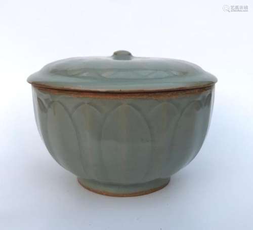 A CARVED LONGQUAN-CELADON BOWL.ANTIQUE