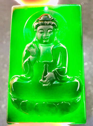 A BLACK AND GREEN JADEITE'GUANYIN' FIGURE PENDANT