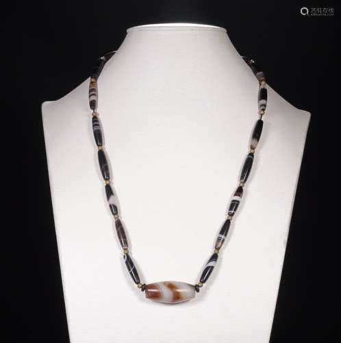 A AMBER BEADS NECKLACE