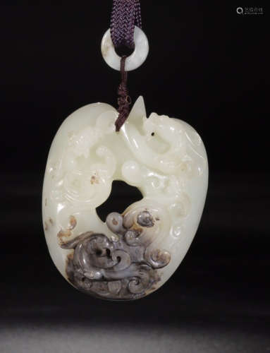 A HETIAN JADE CARVED DRAGON AND PHOENIX  HEART SHAPED PENDANT