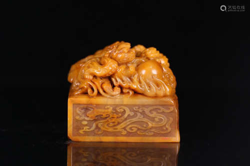 A TIANHUANG STONE SEAL WITH DRAGON CARVED WITH MARK