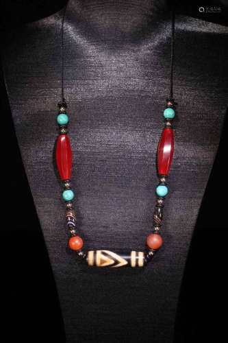 A DZI NECKLACE WITH RED AGATE