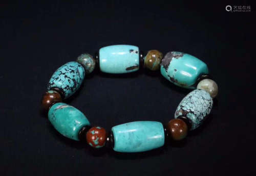 A TURQUOISE STONE BRACELET