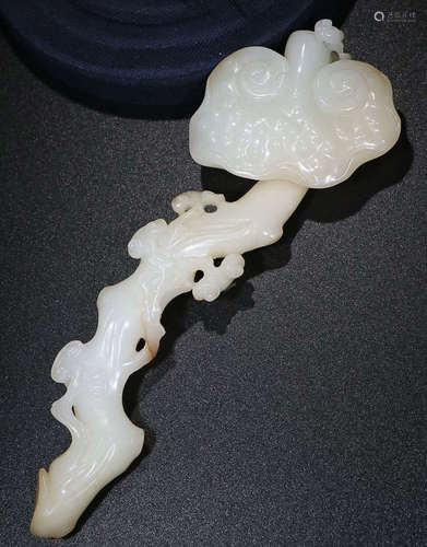 A HETIAN JADE GANODERMA RUYI ORNAMENT