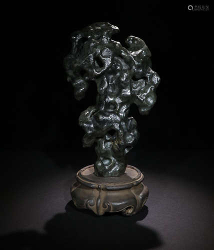 A DARK JADE TAIHU ORNAMENT