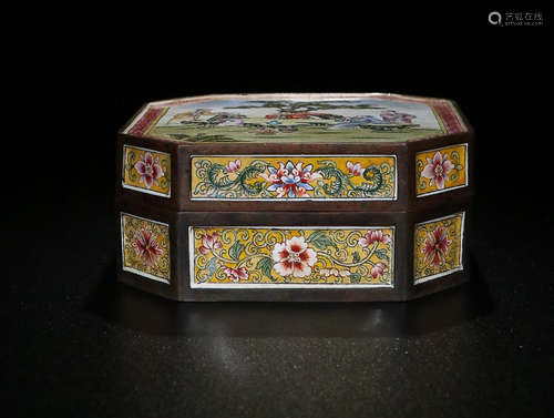 A QIANLONG MARK ENAMELED CAPPING BOX