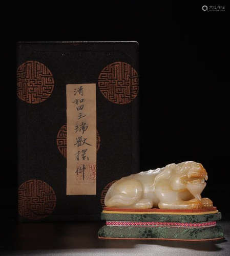 A HETIAN JADE AUSPICIOUS BEAST ORNAMENT