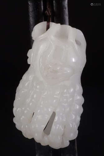 A HETIAN JADE BUDDHA'S-HAND