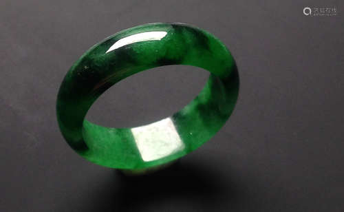 A ICE GREEN JADEITE RING