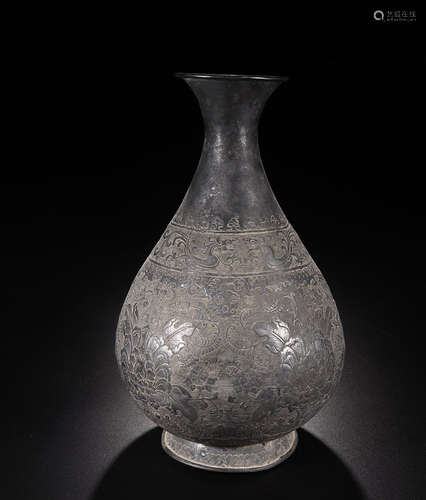 A SILVER FLOWER PATTERN SPRING BOTTLE