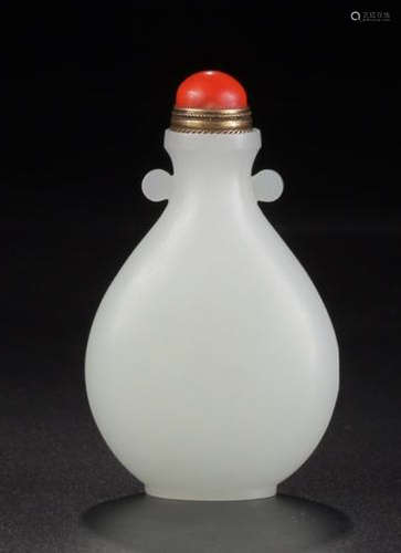 A HETIAN JADE SNUFF BOTTLE