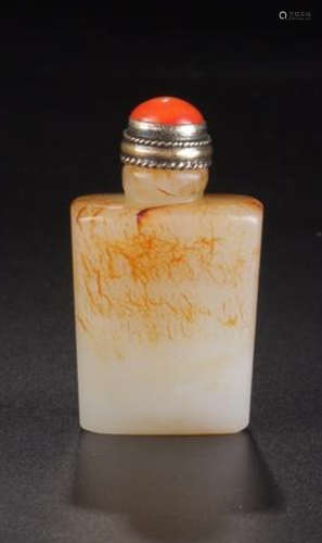 A HETIAN JADE SNUFF BOTTLE