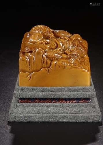 A QIANLONG TIANHUANG SQUARE SEAL