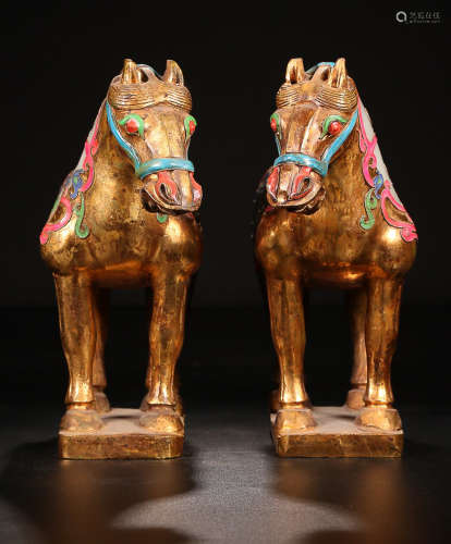 A PAIR OF HETIAN JADE GOLD FILLED HORSES