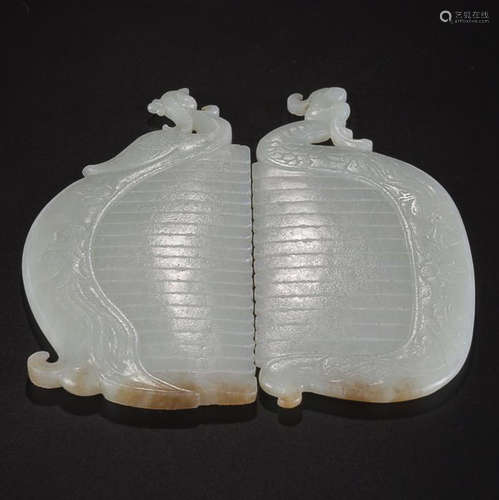 A PAIR OF HETIAN JADE COMB